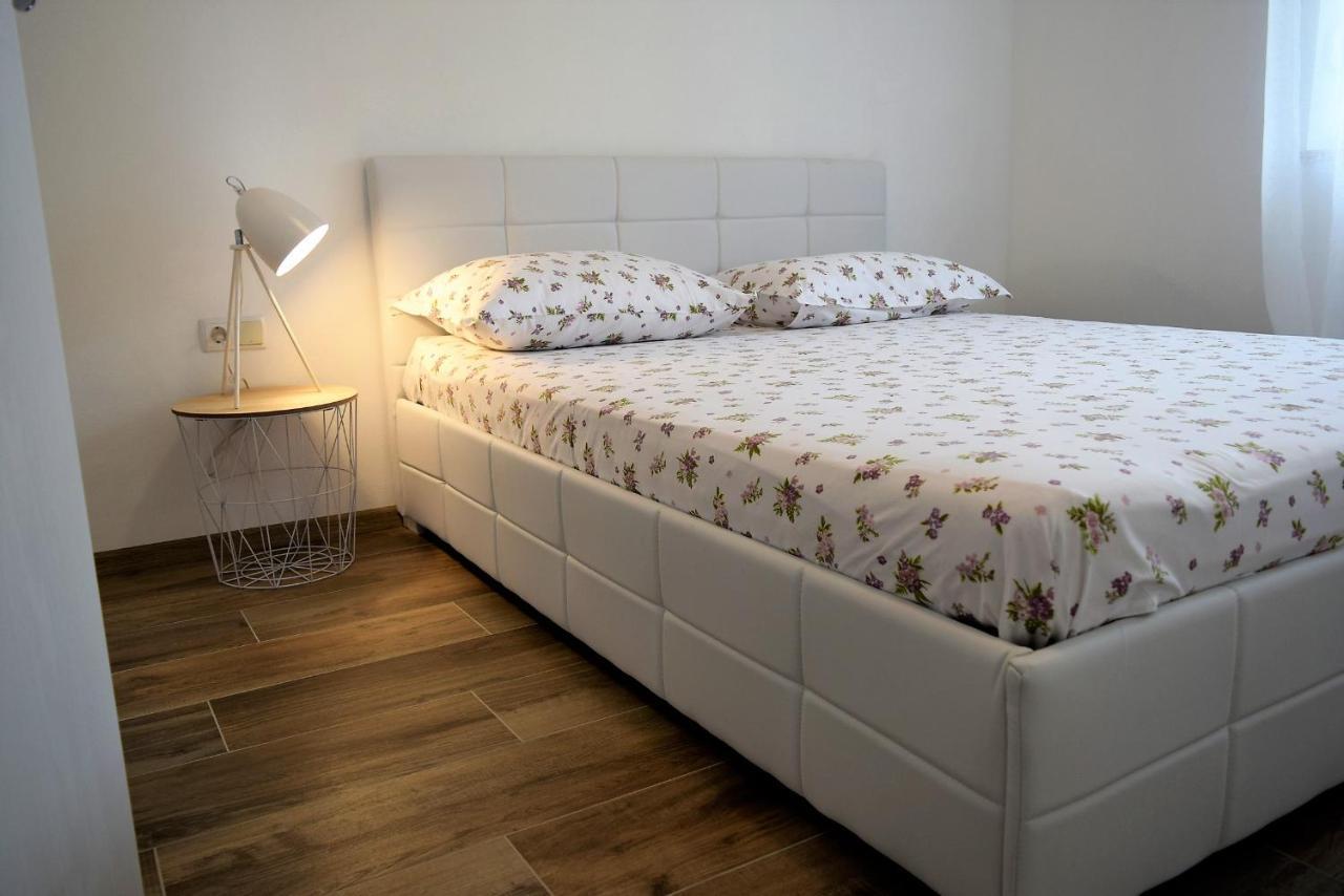 Apartments Villa Kristina Супетарска-Драга Экстерьер фото