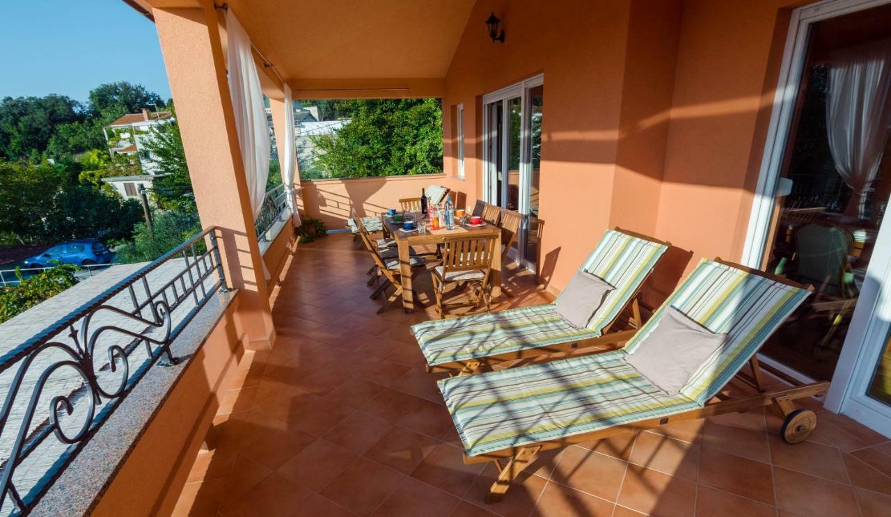 Apartments Villa Kristina Супетарска-Драга Экстерьер фото