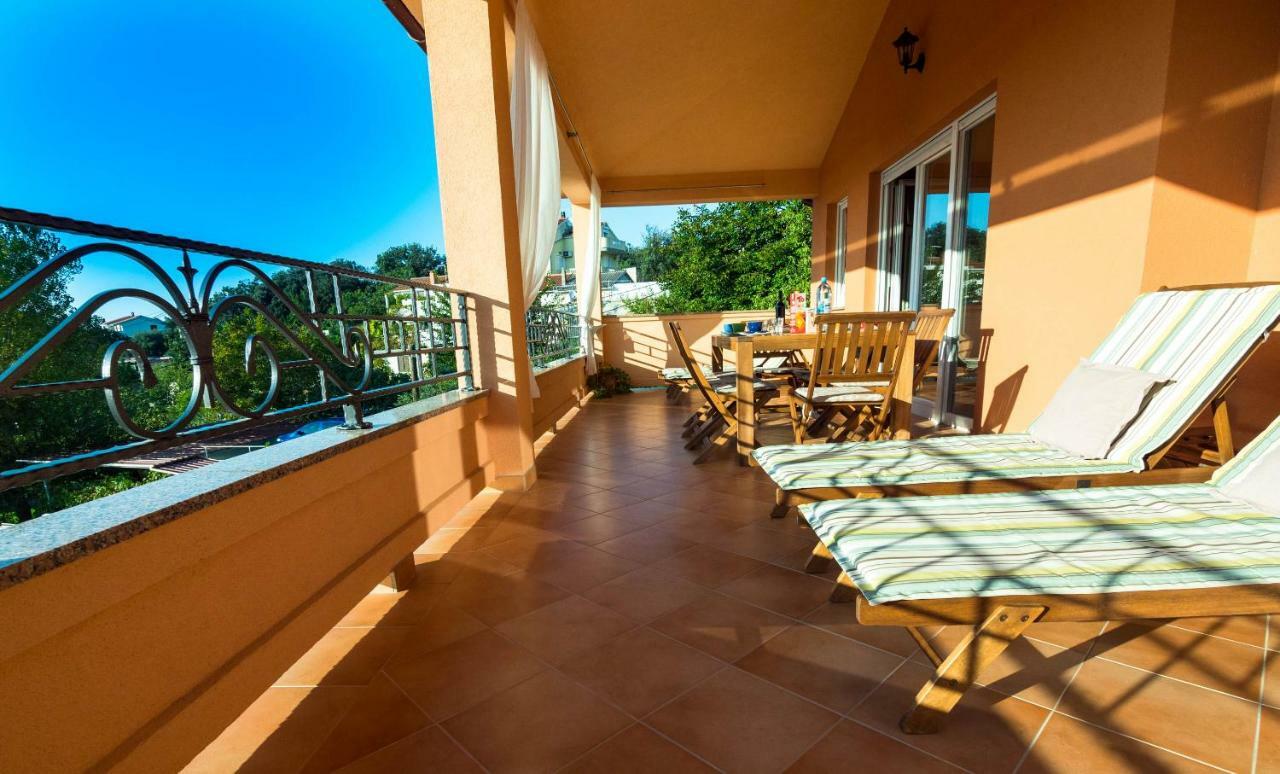 Apartments Villa Kristina Супетарска-Драга Экстерьер фото